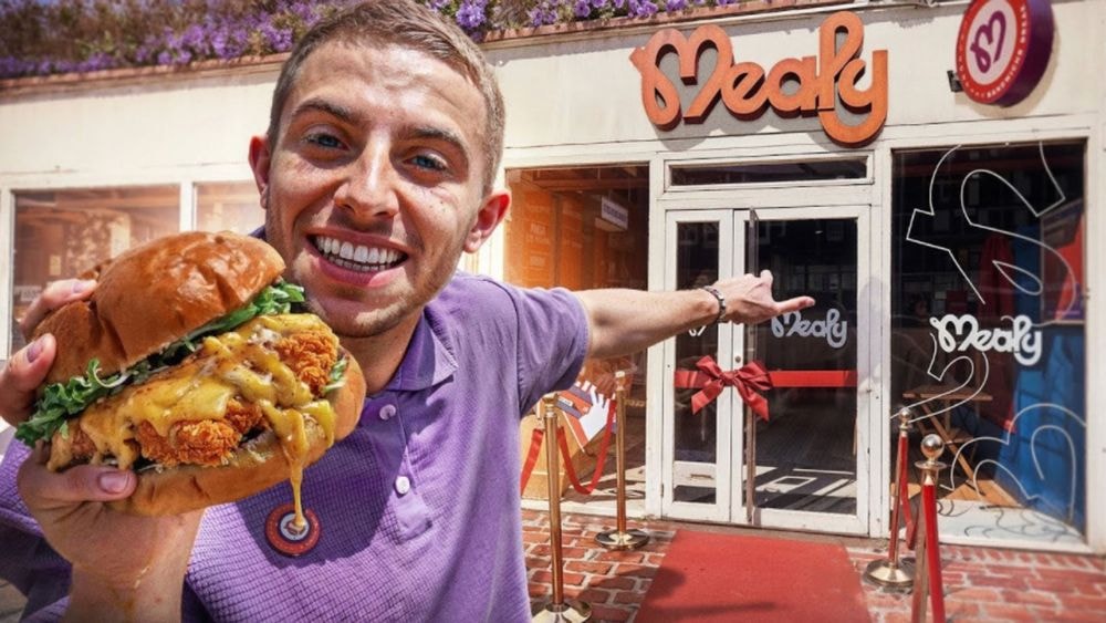 Michou : manque d’hygiène, salariés en colère… le fast-food du YouTubeur ferme déjà ses portes !