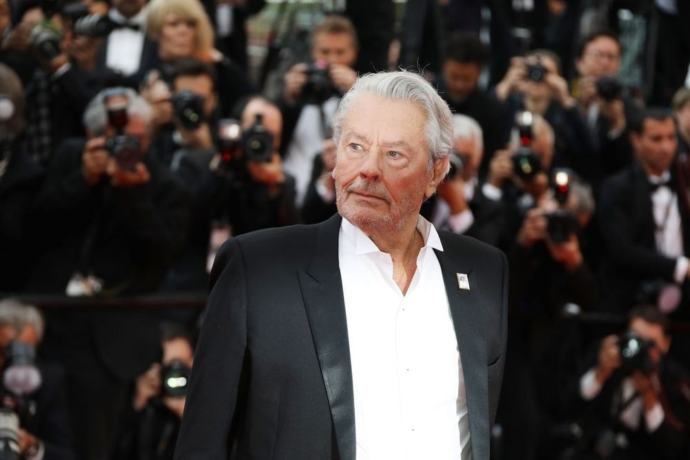 Alain Delon : un nouveau testament et un enfant illégitime mis en lumière