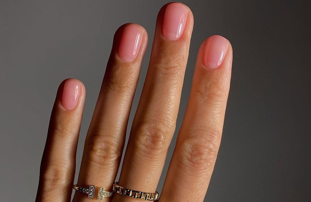 « Un soin visage pour les ongles » : la manucure à l’huile pour des mains impeccablement soignées