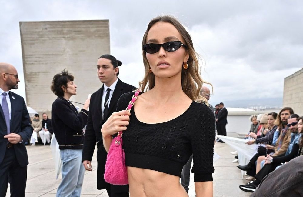Lily Rose Depp porte le combo ballerines-chaussettes