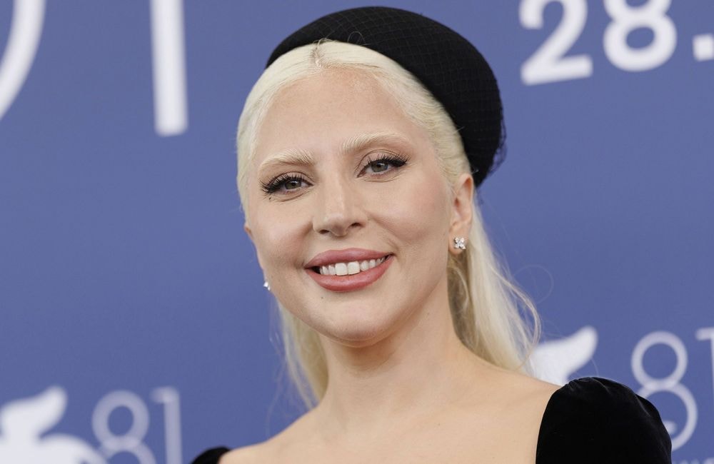 L’incroyable vidéo de lady gaga au Louvre qui saccage La Joconde