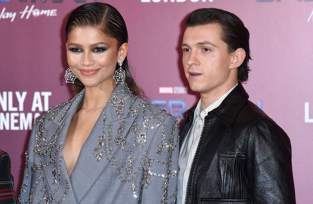 Tom Holland révèle chercher sa compagne Zendaya sur Google : « Je vérifie si tout va bien »