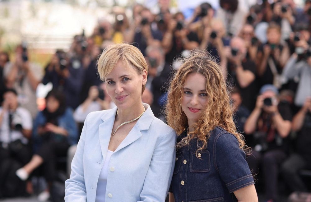« Laissez ma fille tranquille » : Judith Godrèche répond aux critiques déplacées sur Tess Barthélemy