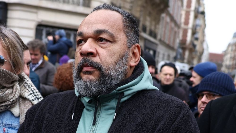 Dieudonné : "Joueur de poker… menteur", des propos sur Patrick Bruel qui ont coûté une blinde à l'humoriste