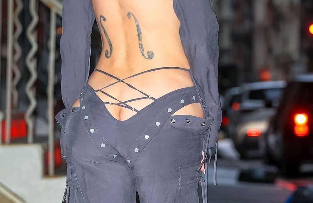 Le bumster, ce redoutable pantalon qui souligne le décolleté fessier