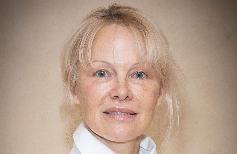 Transformée, Pamela Anderson renoue avec le maquillage pour une occasion particulière
