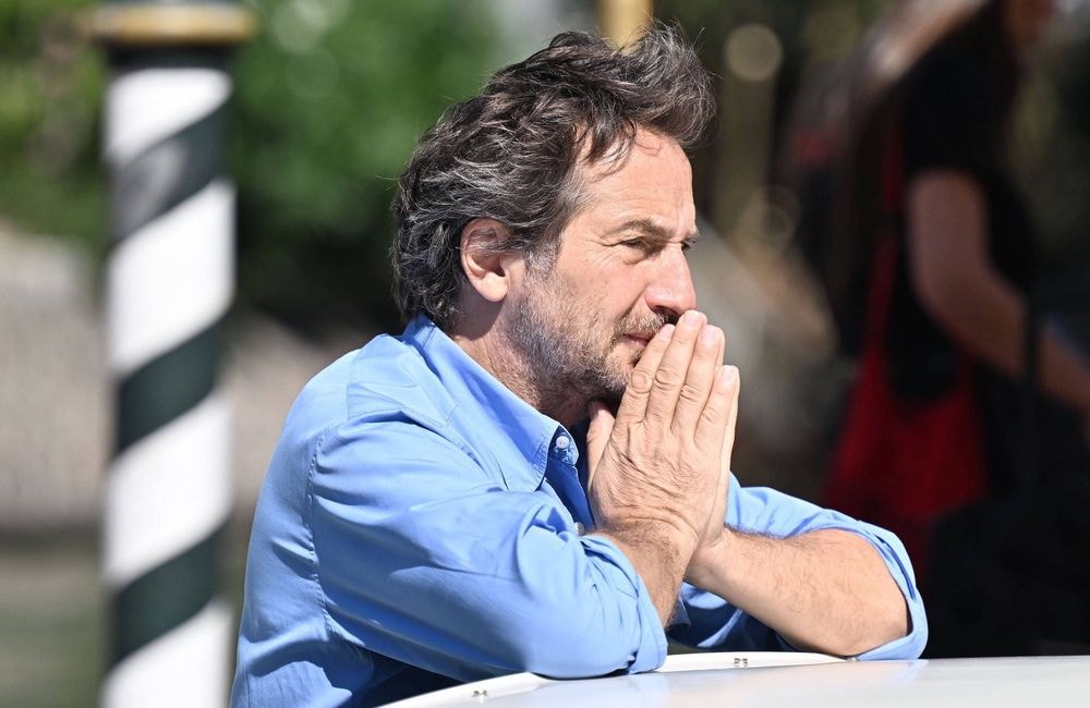 Violences sexuelles : un spectacle d’Édouard Baer annulé après les accusations à son encontre