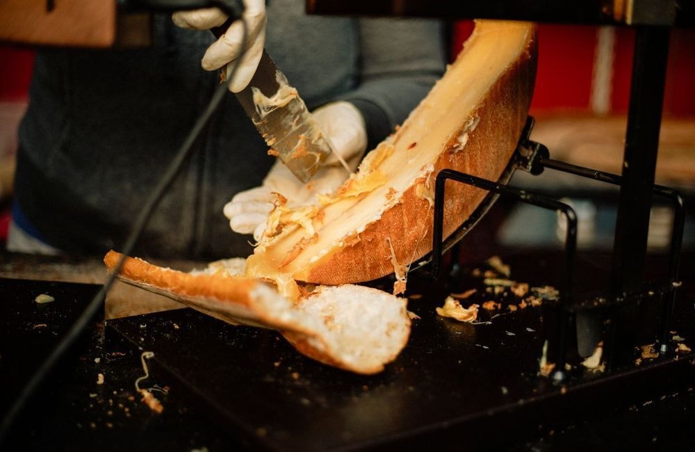 Le sandwich raclette ultime : la recette hyper simple à faire dans une baguette !