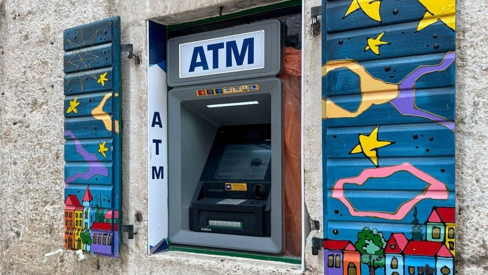 Crédit Agricole Loire Haute-Loire : décryptage des tarifs pour la carte bancaire à l'étranger