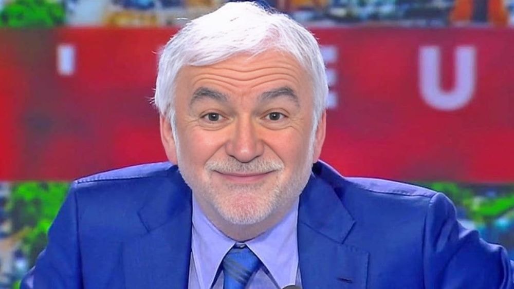 "Retirez votre…" : Pascal Praud déchaîné, striptease en plein direct après une demande osée