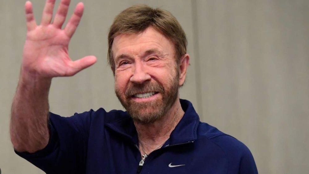 Mort de Chuck Norris : TF1 bouleverse toute sa programmation du week-end pour lui rendre hommage !