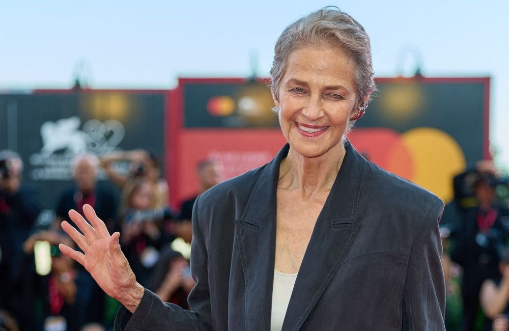 Charlotte Rampling, 79 ans, rayonne au naturel à la Mostra de Venise