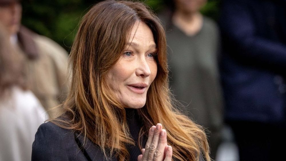 L'hommage de Carla Bruni envers Brigitte Bardot ne passe pas inaperçu : "Cette étrange tristesse"