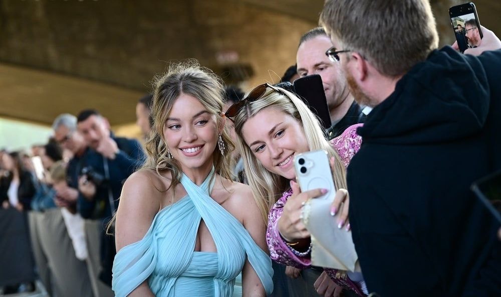 Femme fatale, blonde et... "anti-woke" ? Cette star controversée met Hollywood à genoux, mais ce n'est pas ce que vous croyez