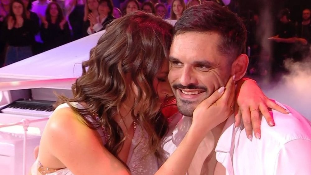 Elsa Bois et Florent Manaudou surpris sous la douche après la finale de DALS