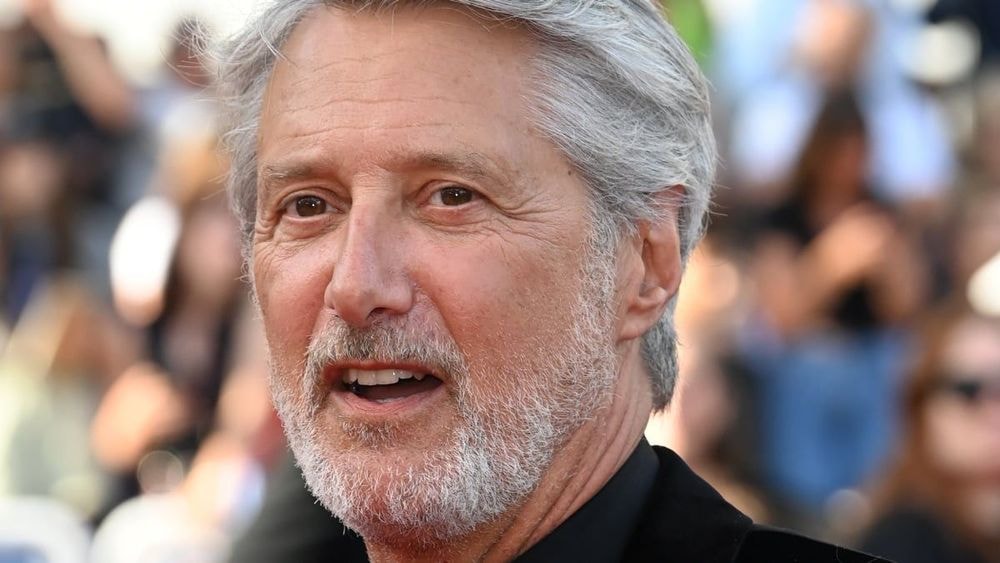 Antoine de Caunes féru de jouets intimes en bois ? "C'est mieux qu'un...", sa folle déclaration à 71 ans