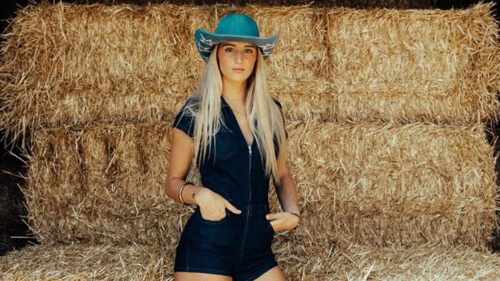 Ainhoa Lahitete : destituée de son titre de Miss Aquitaine, elle porte plainte pour "atteinte à la vie privée »