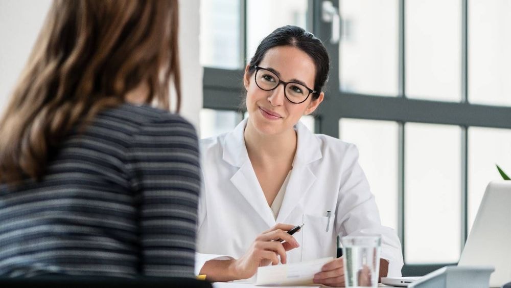 Généralistes, pédiatres, cardiologues... Voilà combien gagnent en moyenne les médecins