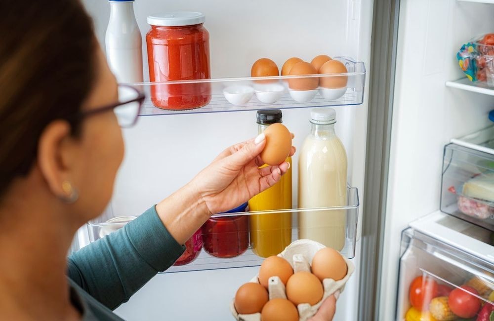 Voici ce qu’il faut pas garder dans la porte de réfrigérateur