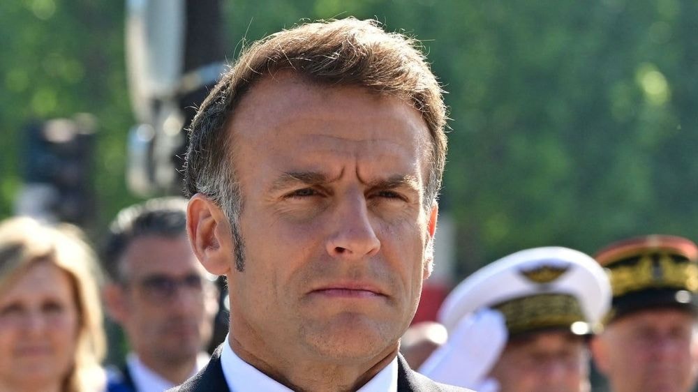 Emmanuel Macron "exaspéré" après une question très osée de Léa Salamé : "Je le regrette"