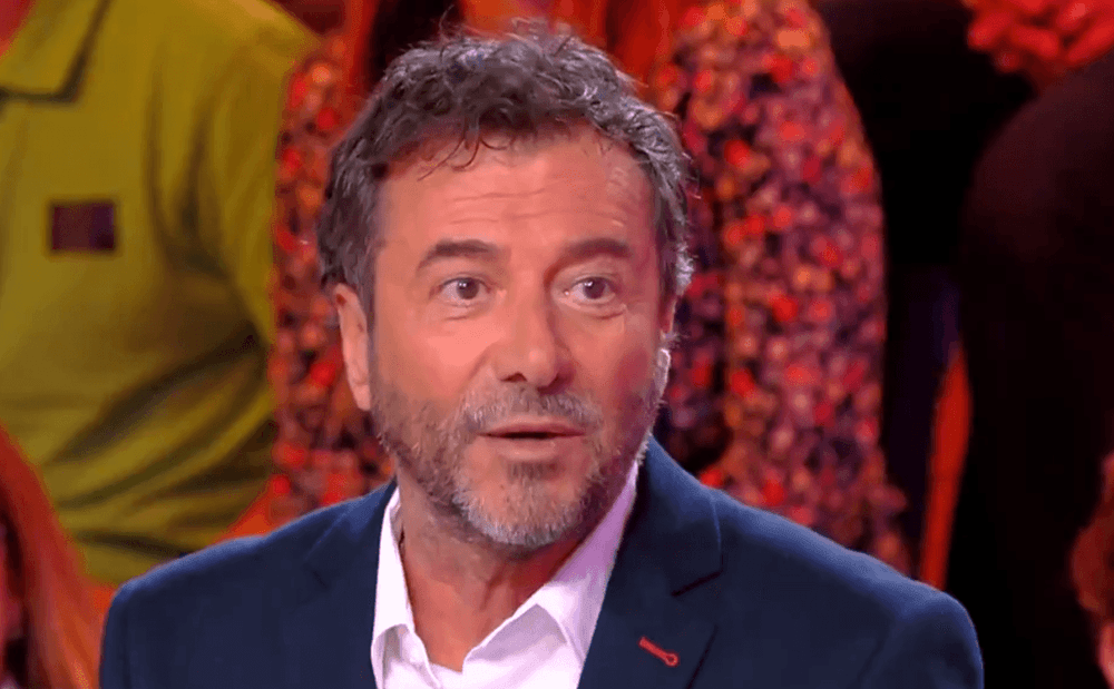 Bernard Montiel livre dans TPMP une anecdote avec Adeline Blondieau dans la série “Sous le soleil” : “Elle m’a mordu la langue”