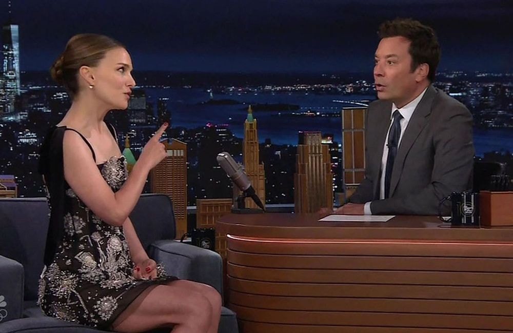 Pour Natalie Portman, porter le béret rouge à Paris n’est pas « cool »