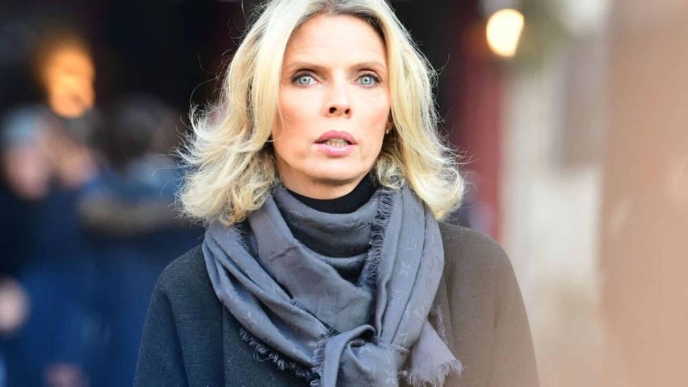 "Il m'attendait avec…" : Sylvie Tellier révèle les détails glaçants de son agression