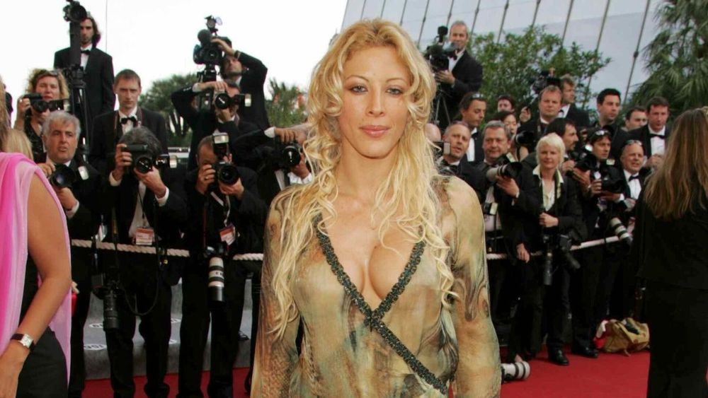 Loana : invitée sur C8, son accent choque la toile