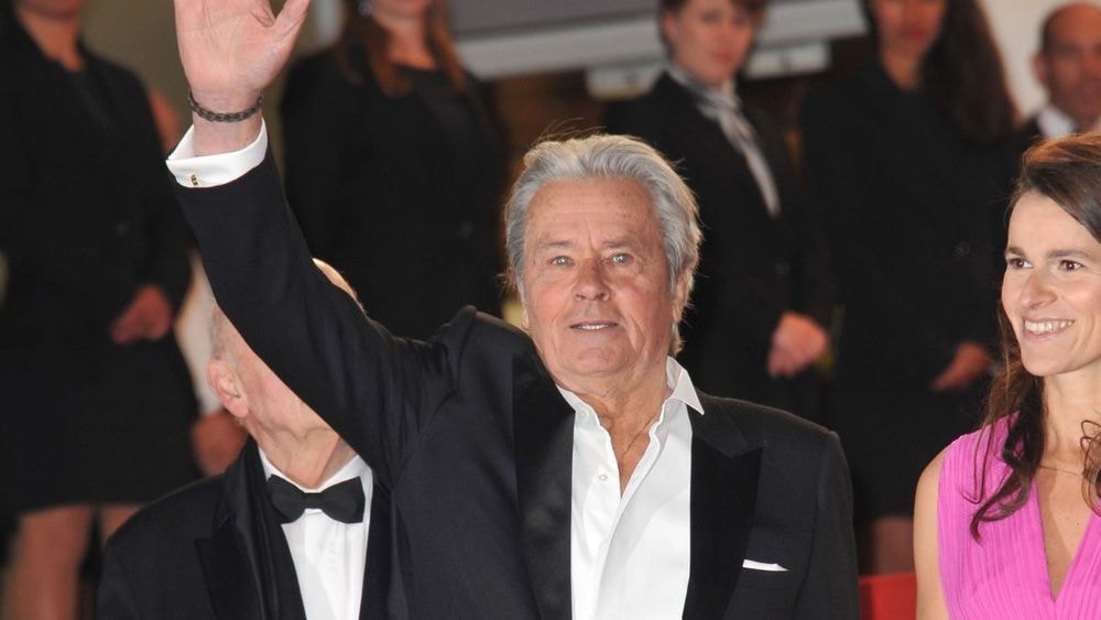 Obsèques d'Alain Delon : une célèbre actrice, ex-compagne d'Anthony Delon, refuse l'invitation à la cérémonie