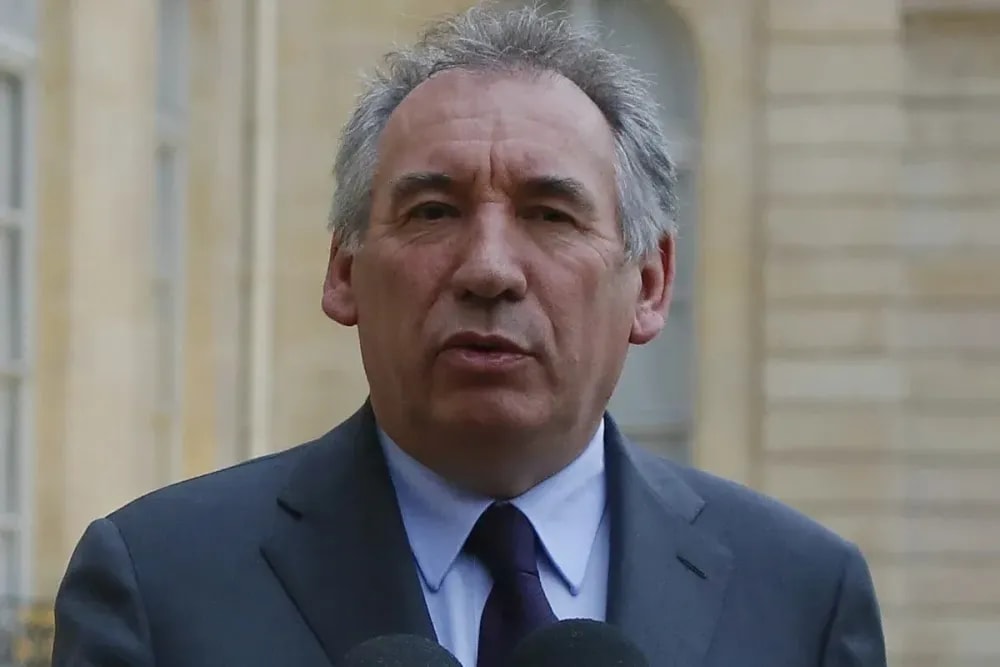 François Bayrou atomisé par Pascal Praud en direct : "Si vous n'avez besoin de rien…"