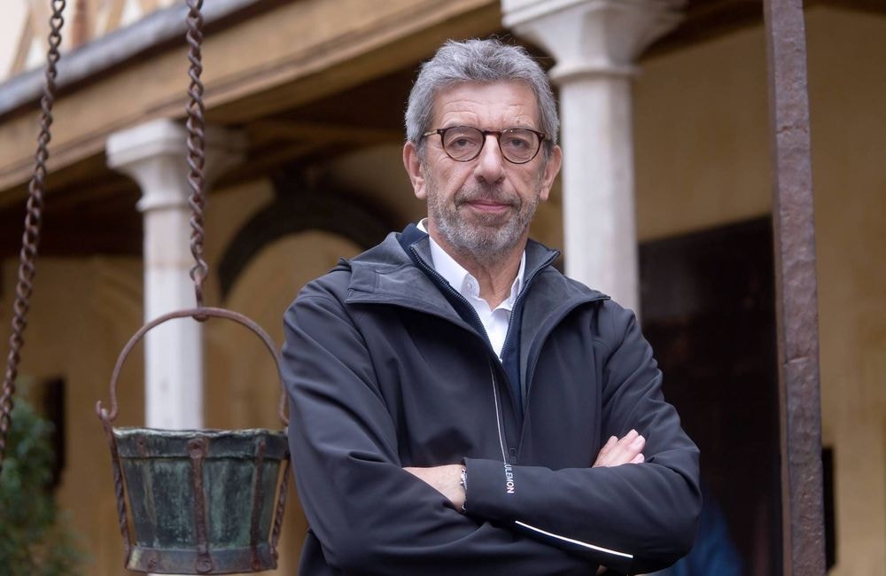« C’est difficile de rester concentré » : comment Michel Cymes, au théâtre, souffre de son TDAH