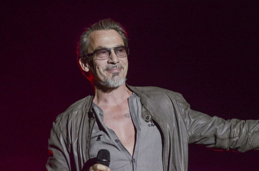 Florent Pagny adepte de cuir : jugées "petites", ces parties de son anatomie flattées par ses accessoires fétiches