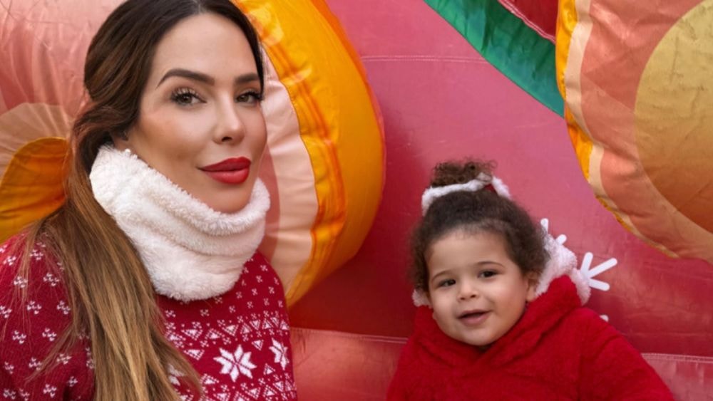 "Elles font bien rire tes leçons de morale" : les internautes accablés par une vidéo de Kim Glow et sa fille