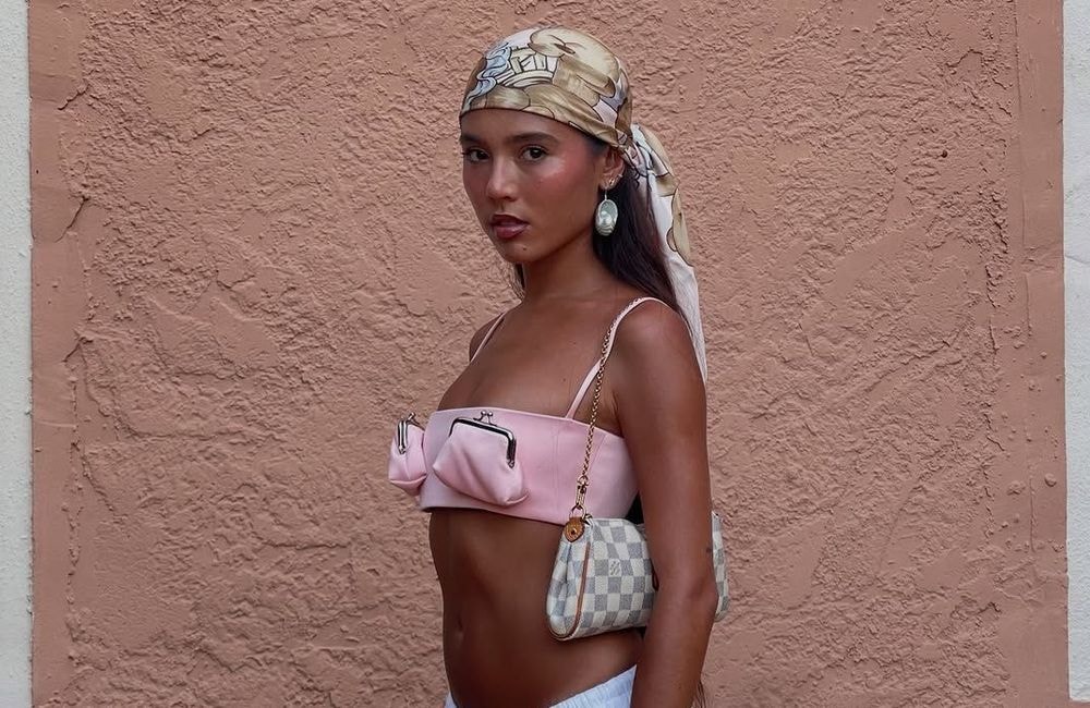 Qu’est-ce que le « porte-monnaie top », cette nouvelle tendance qui fascine Instagram