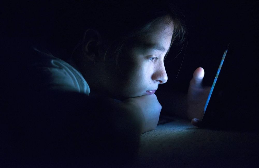 Interdiction des réseaux sociaux aux moins de 15 ans : l’Assemblée nationale adopte le texte de loi