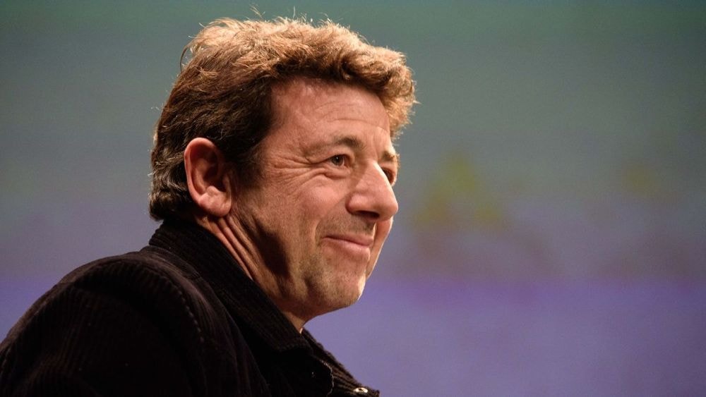 "C’est scandaleux !" : Patrick Bruel favorisé par une procédure express qui provoque la colère noire des avocats