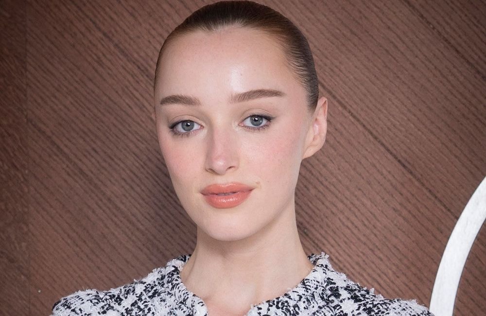 Métamorphosée, Phoebe Dynevor (Bridgerton) change radicalement de coupe de cheveux