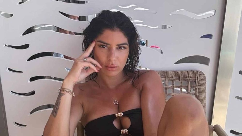"C'est ton tour..." : dévastée, Sarah Lopez annonce la perte d'un être cher