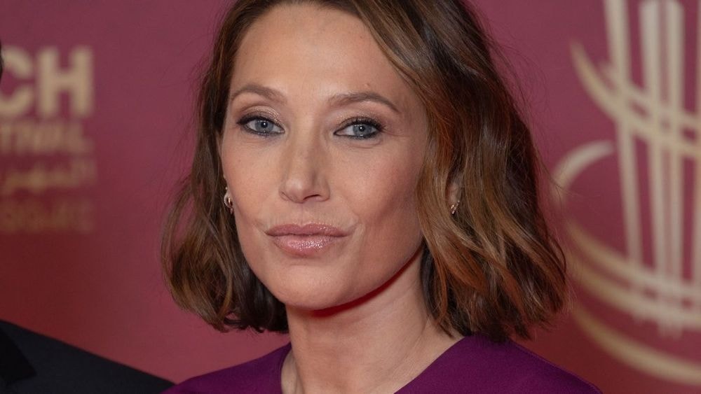 Ce cercle confidentiel de Laura Smet à l'enterrement de Nathalie Baye : "Nous entourions le…"
