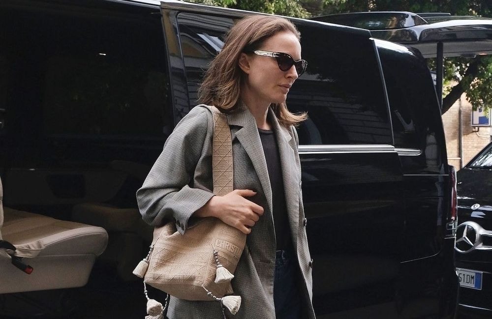 Natalie Portman succombe à son tour au jean le plus cool du printemps
