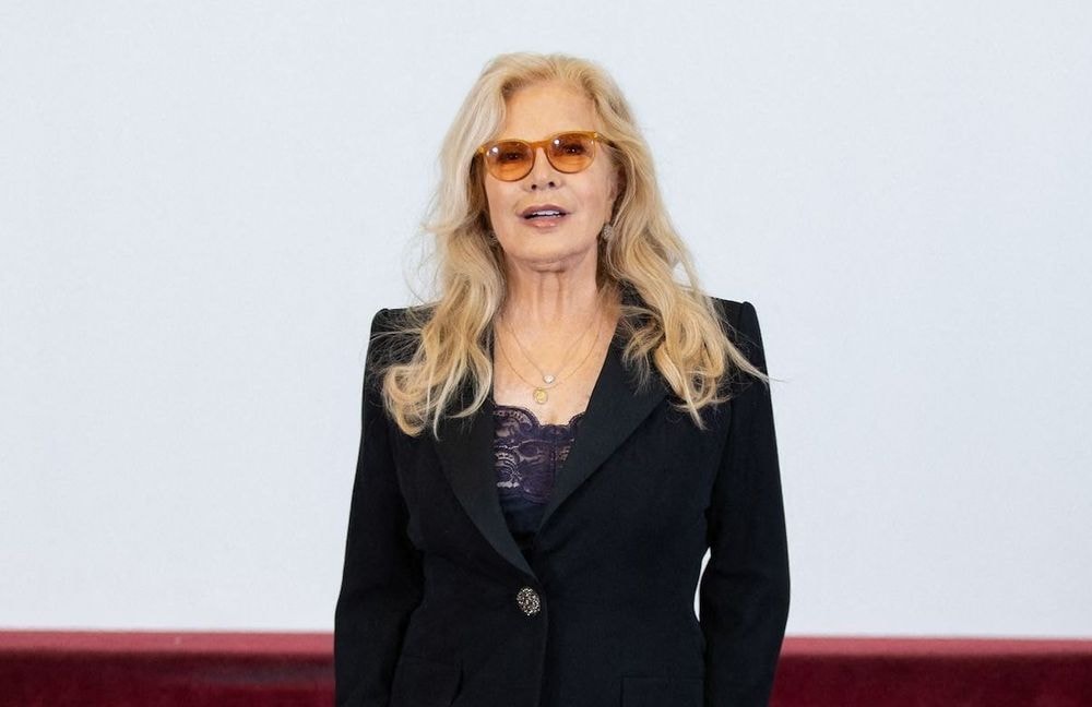 « Elle semble tenir ça de mon grand-père » : Sylvie Vartan évoque la carrière de sa petite-fille, Ilona Smet