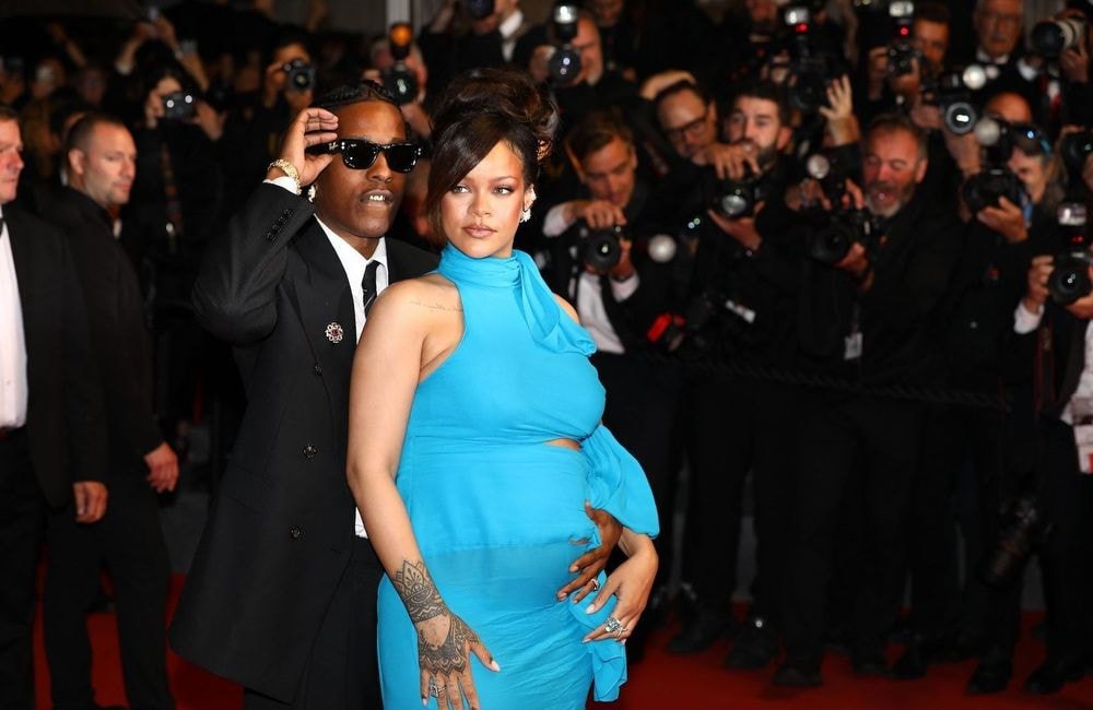 Rihanna célèbre ses 20 ans de carrière et adresse un tendre message à ses fans