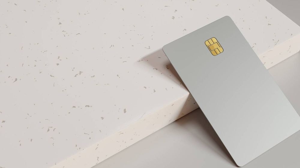 BoursoBank, Nickel, Revolut : qui a la meilleure carte métal du marché ?