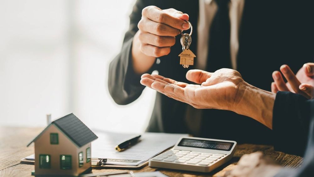 Immobilier : une mairie peut-elle vous forcer à vendre votre logement à un prix cassé ?