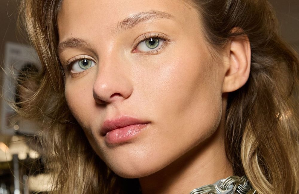 Cette maquilleuse de célébrités a la solution la plus simple pour un maquillage naturel