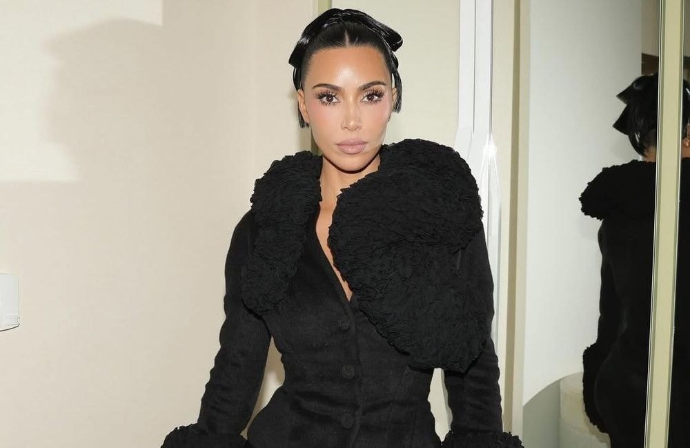 Kim Kardashian a-t-elle vraiment vendu une robe d’archives pour 80 millions de dollars ?