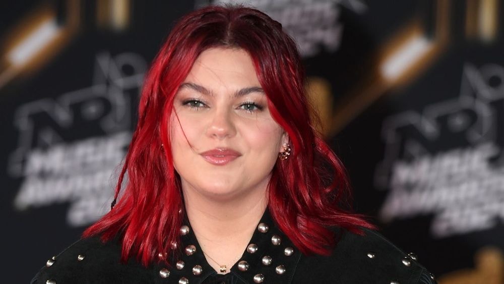 Louane : critiquée à cause de sa prestation aux NMA, sa réaction choque les internautes