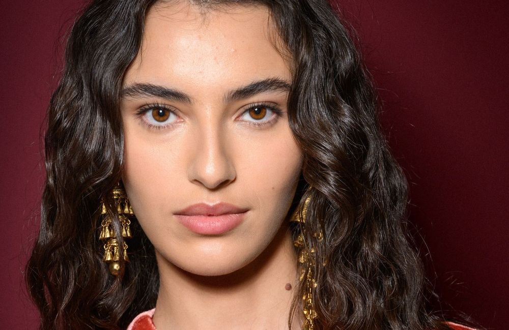 Voici comment protéger ses boucles la nuit, selon une experte