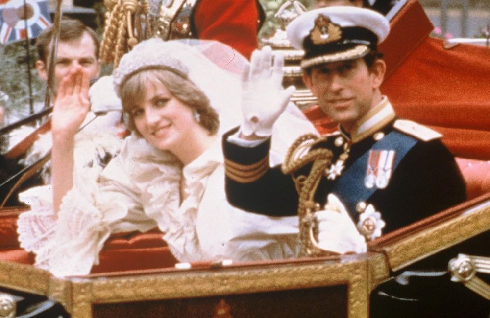 Le parfum qui a bien failli ruiner la robe de la Princesse Diana le jour de son mariage est français (et toujours en vente)