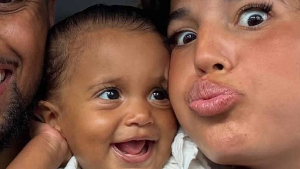"Non, non, non" : ce que donne Poupette Kenza à sa fille de 9 mois fait scandale !